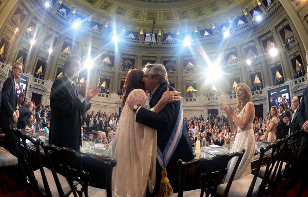 Fernández asumió en Argentina y promete reducir la pobreza