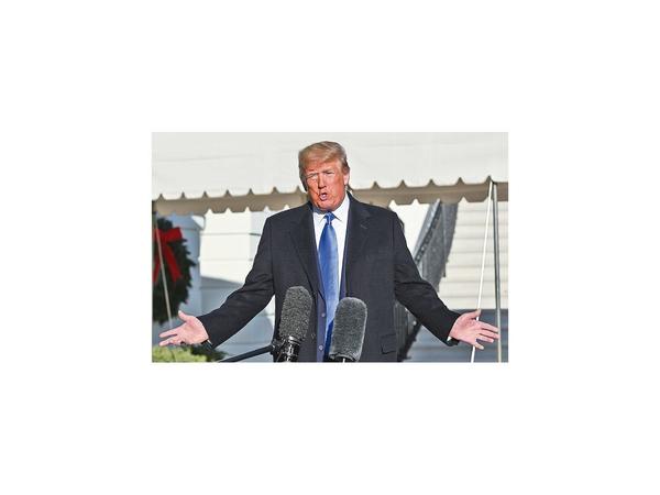 Demócratas imputan a Trump por abuso de poder y obstrucción
