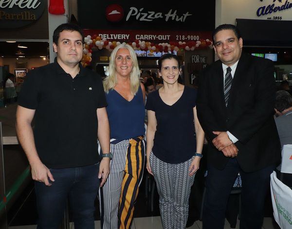 Pizza Hut inauguró local en el Shopping Mariano