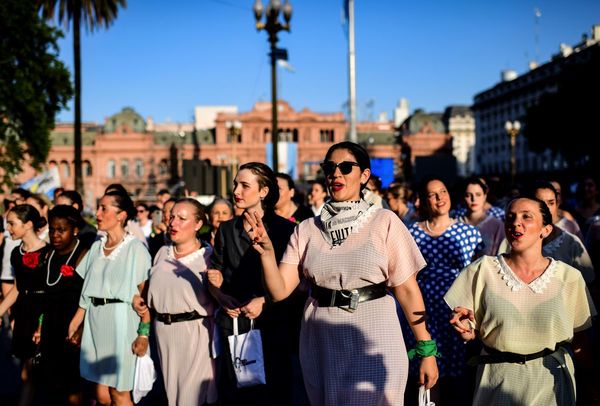 Cientos de “Evas y Perones” desfilaron en Buenos Aires