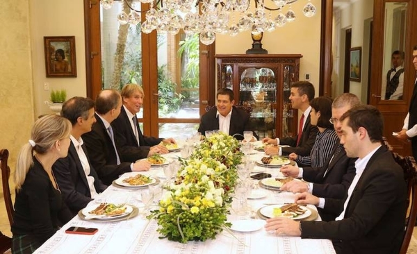 HOY / HC recibió al reconocido economista chileno Hernán Büchi