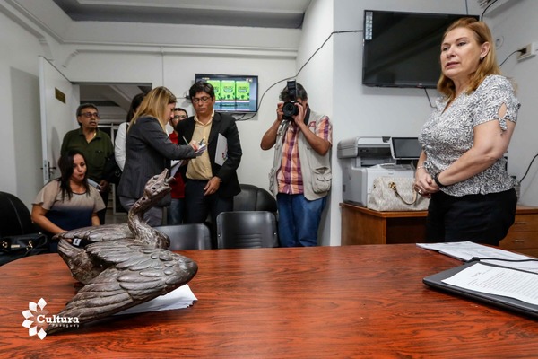 Celebran recuperación del ganso de hierro fundido robado de la Plaza Constitución | .::Agencia IP::.
