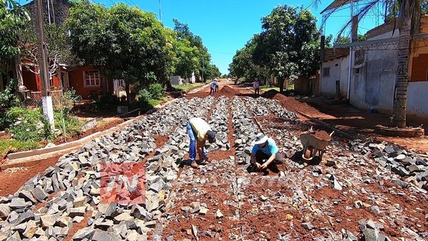 MUNICIPALIDAD DE TOMÁS R. PEREIRA INICIÓ 16 CUADRAS DE EMPEDRADO