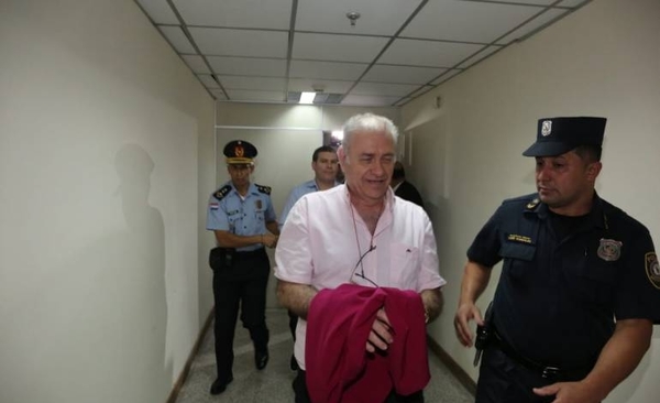 HOY / Prohibición de EEUU no le afecta a González Daher, dice su abogada