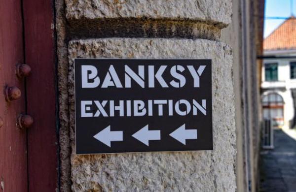 La genial obra con que Banksy denunció la situación de las personas sin hogar en Navidad - SNT