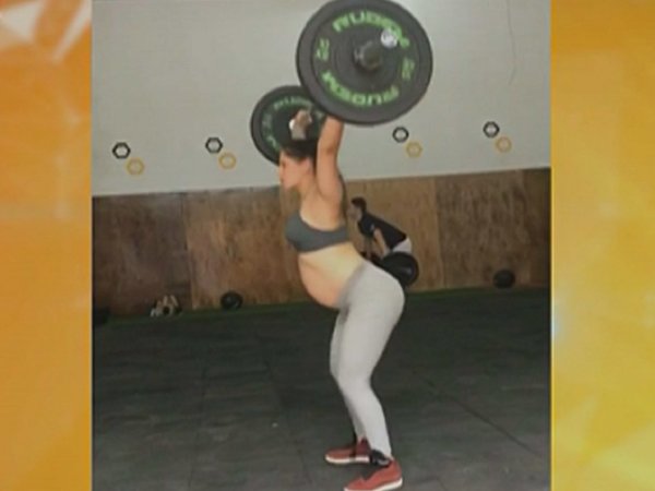 Con 38 semanas de embarazo, joven sorprende con entrenamiento de crossfit