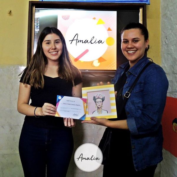 Creando regalos personalizados, joven emprende en redes sociales - Periodismo Joven - ABC Color