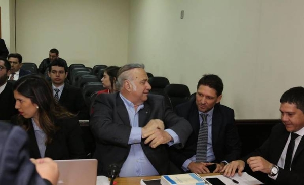 HOY / Pedirán rajar de la ANR a Óscar González Daher tras veto norteamericano