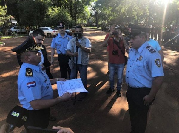Distinción para policía que mató a motochorro en Presidente Franco | Noticias Paraguay