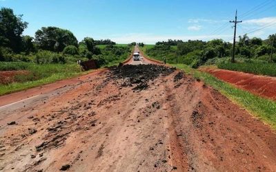 Camión vuelca sobre ruta 06