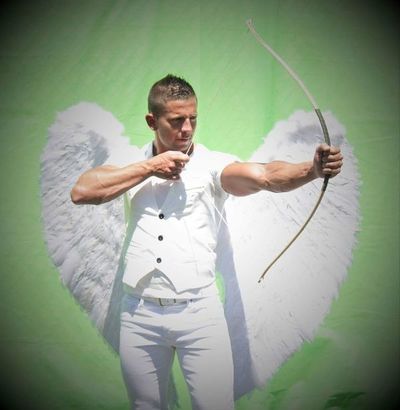Furor en Portugal por un cura “sexy” que se vuelve Cupido en un videoclip - Mundo - ABC Color