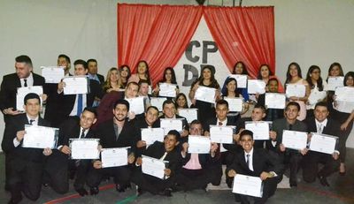 Egresaron 41 alumnos de la promoción Don Julio del Puerto - Deportes - ABC Color