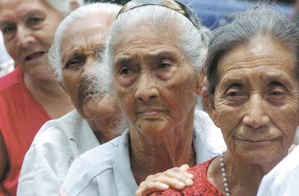 ¡Es Ley! Adultos mayores de 65 años podrán acceder automáticamente a pensión | Noticias Paraguay