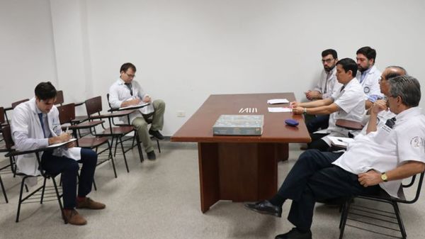 Egresan primeros cirujanos plásticos formados en Paraguay - Nacionales - ABC Color