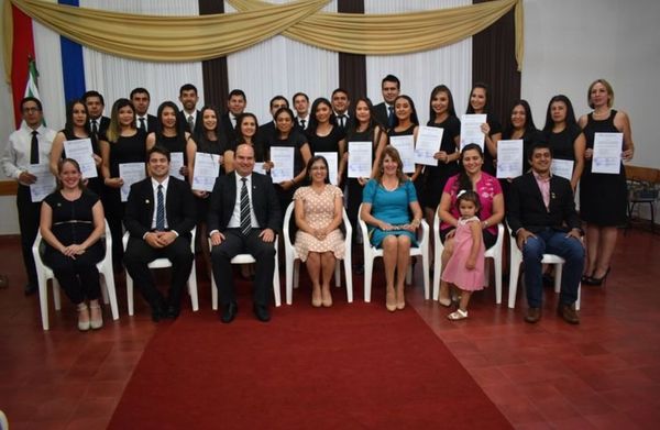 Egresan 31 nuevos profesionales en Santa Rosa - Digital Misiones