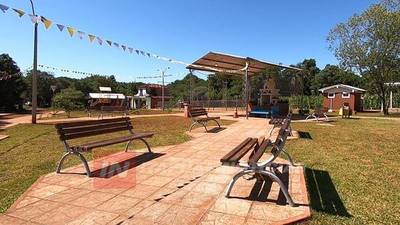 LA PAZ: 4 PLAZAS ESTÁN SIENDO EQUIPADAS POR LA COMUNA