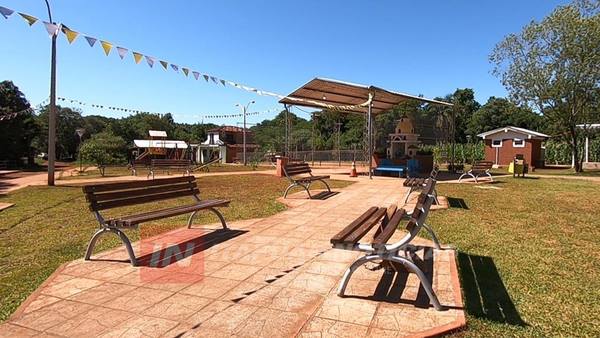 LA PAZ: 4 PLAZAS ESTÁN SIENDO EQUIPADAS POR LA COMUNA