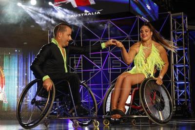 Bailarines en silla de ruedas inspiran en Mundial de Baile Latino en Colombia » Ñanduti