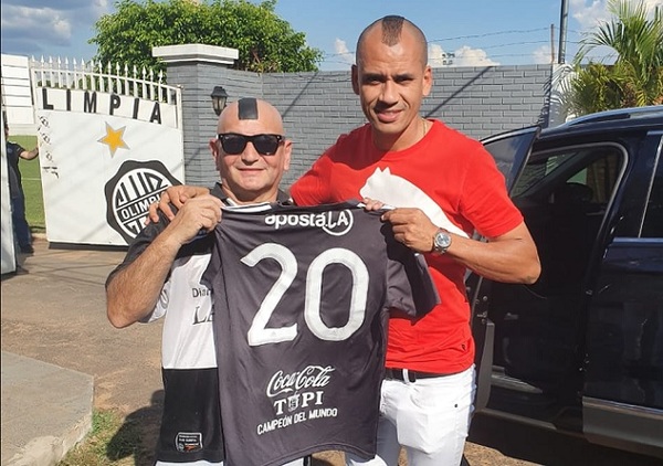 "Doble" de Otálvaro es noticia hasta en Colombia