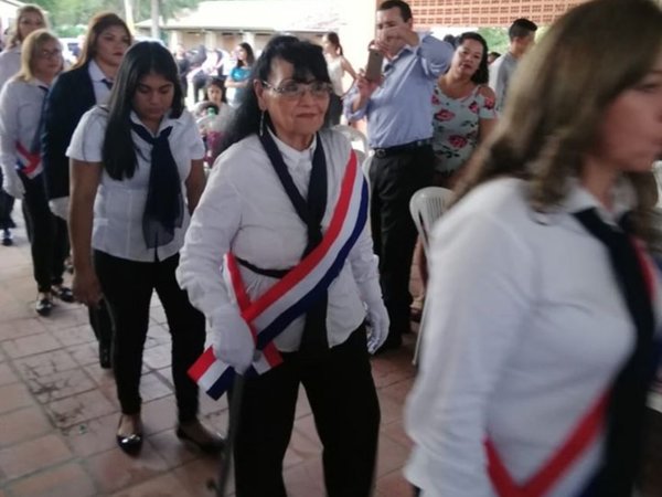 Abuela bocha de 76 ya es flamante bachiller