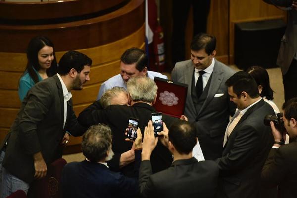 Galaverna emocionado:"Es un homenaje que Humberto haya venido hasta el Senado" » Ñanduti