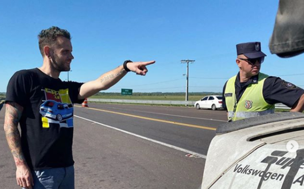 El piloto de rally Jamie Orr habló con nosotros sobre su denuncia de coima a la patrulla caminera