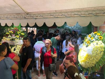 Cientos de personas asisten al velatorio de Brunito en el Este - Nacionales - ABC Color