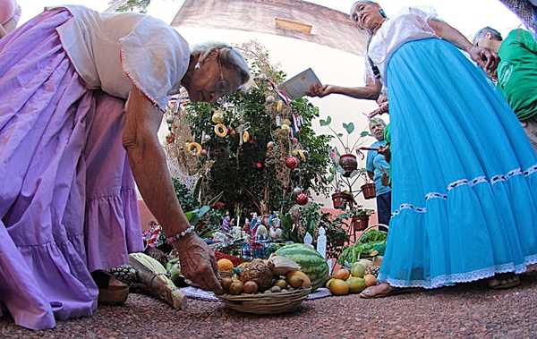 Entre pesebres y villancicos adultos mayores esperan visita de la sociedad  en esta Navidad