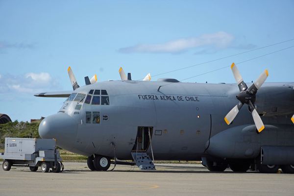 Hallan restos en lugar donde se perdió avión chileno con 38 personas - .::RADIO NACIONAL::.