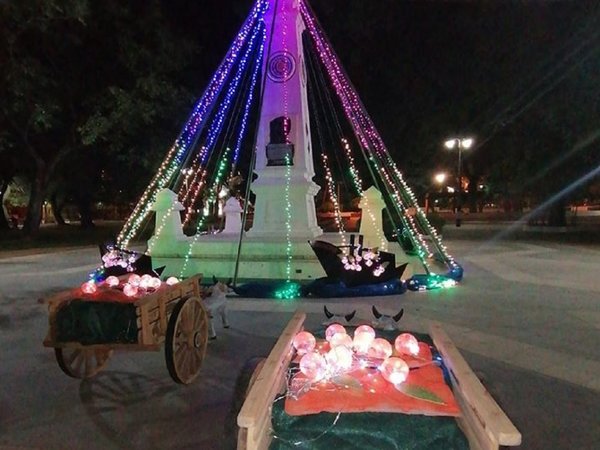 Cultura pide desmontar árbol navideño de monumento histórico