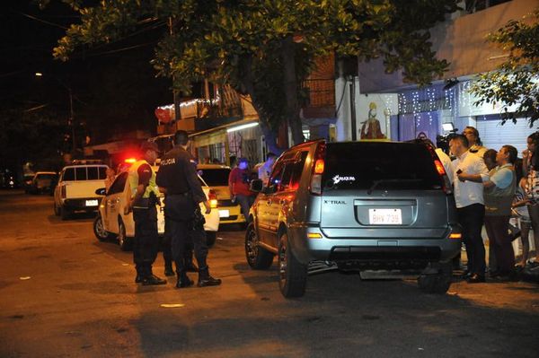 Tras persecución, camioneta choca a motociclista y el conductor logra huir a pie - Nacionales - ABC Color