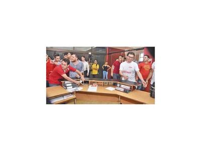 Jóvenes toman la Junta de la ANR tras postergación de las elecciones