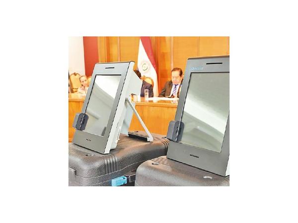 Comisión finaliza evaluación de las máquinas de votación