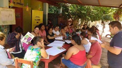Madres del Programa Abrazo aprenden a ahorrar - Nacionales - ABC Color