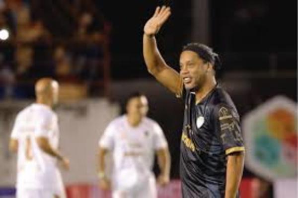 Ronaldinho: Messi no es el mejor de la historia, sí de su época - .::RADIO NACIONAL::.