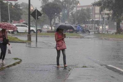 Mucho calor, humedad y chaparrones para este viernes