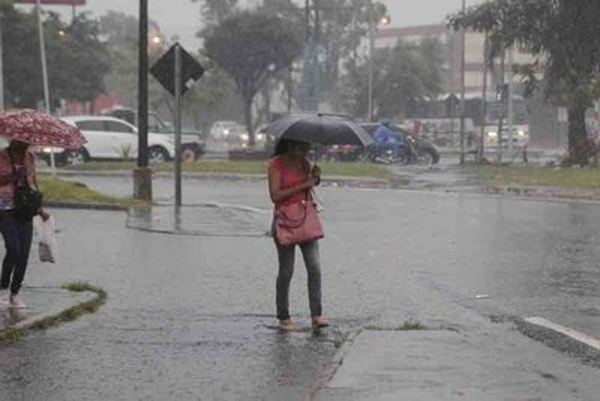 Mucho calor, humedad y chaparrones para este viernes