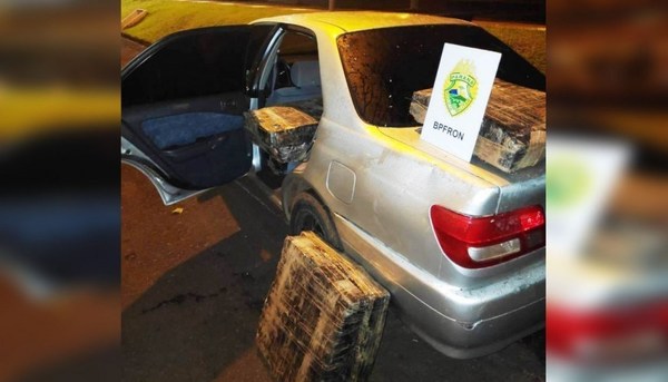 VEHÍCULO PARAGUAYO CAE CON CASI 400KG DE MARIHUANA EN ORILLAS DEL RÍO