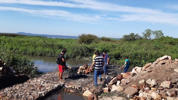 Denuncian cierre del río Salado para paliar bajante del Ypacaraí