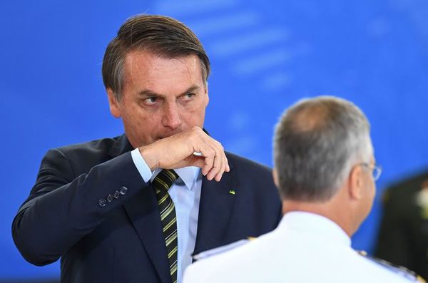 Hacker afirma que invadió teléfonos de Bolsonaro y sus hijos - Mundo - ABC Color