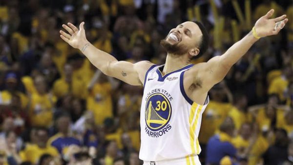 Warriors asustan a propios y extraños