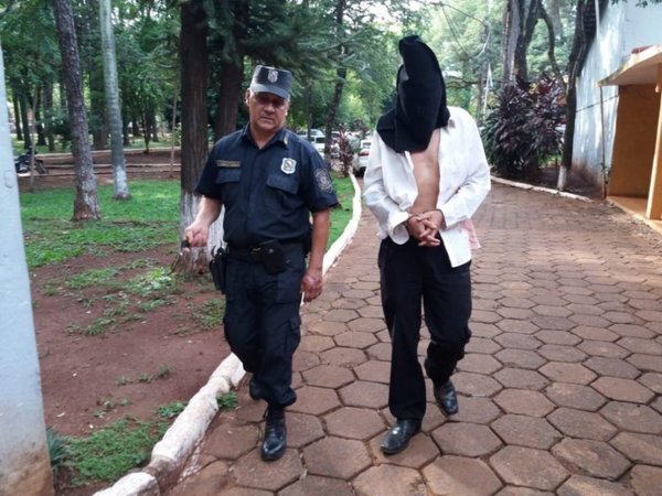 Cintareó a su ex y el actual novio lo apuñaló