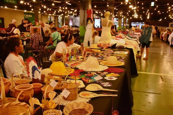 Emprendedoras y artesanos se reúnen en la Feria "Todos somos Paraguay"