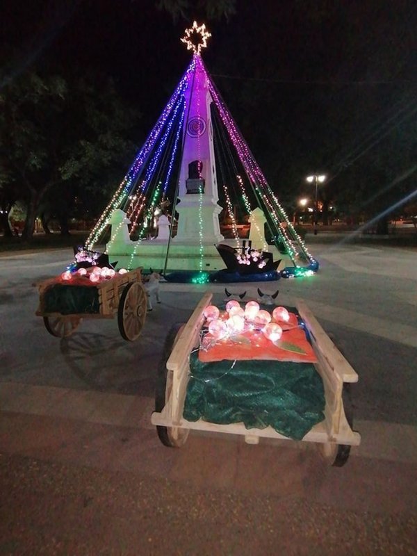 Villeta: Convierten Monumento histórico en arbolito navideño | Noticias Paraguay