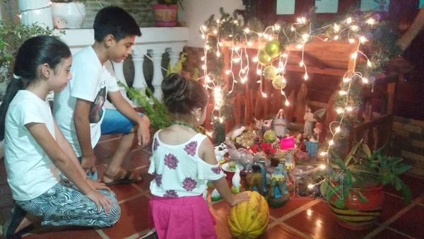 Preparación de pesebre una costumbre que persiste en familias paraguayas