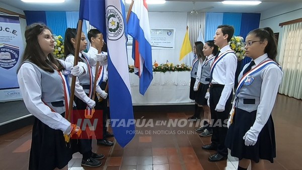 ACTO DE GRADUACIÓN DE LA EEB DEL CEUCE