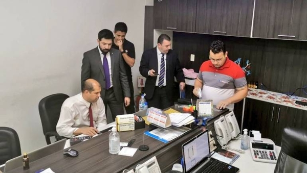 HOY / Allanan casas de cambios en busca de evidencias en el caso Darío Messer