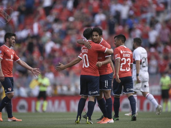 Golazo de Cecilio Domínguez para Independiente