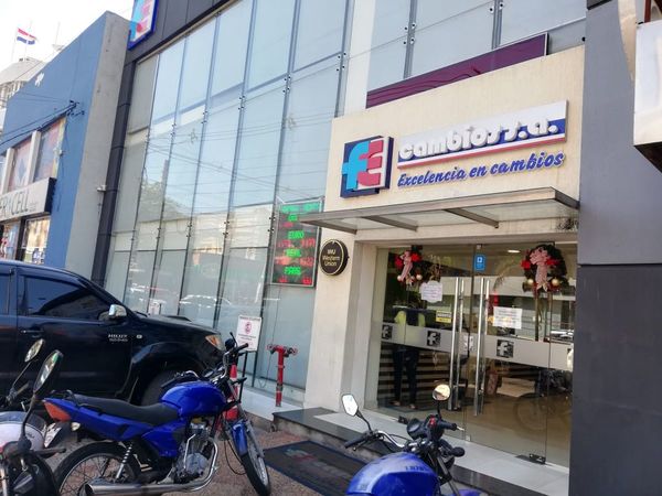 Allanan casas de cambios en Asunción y en el Este