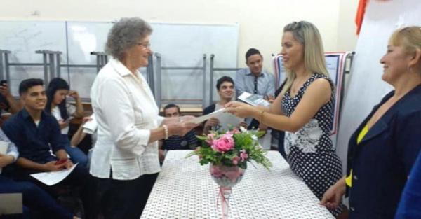 Ejemplo: ¡Culminó la escuela a los 80 años!